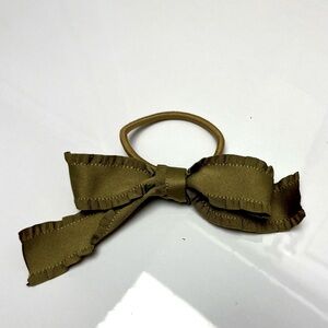 ♥️ FREE with any purchase 🙏🏽 olive green tone ruffle bow hair tie